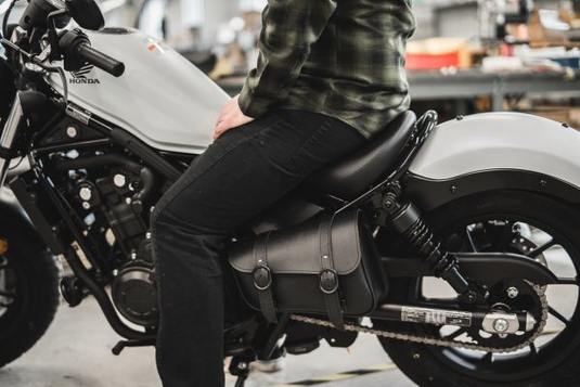 BLACK JACK SWINGARM BAG 4L BLACK/BLACK BUCKLE 59919-00 image 2