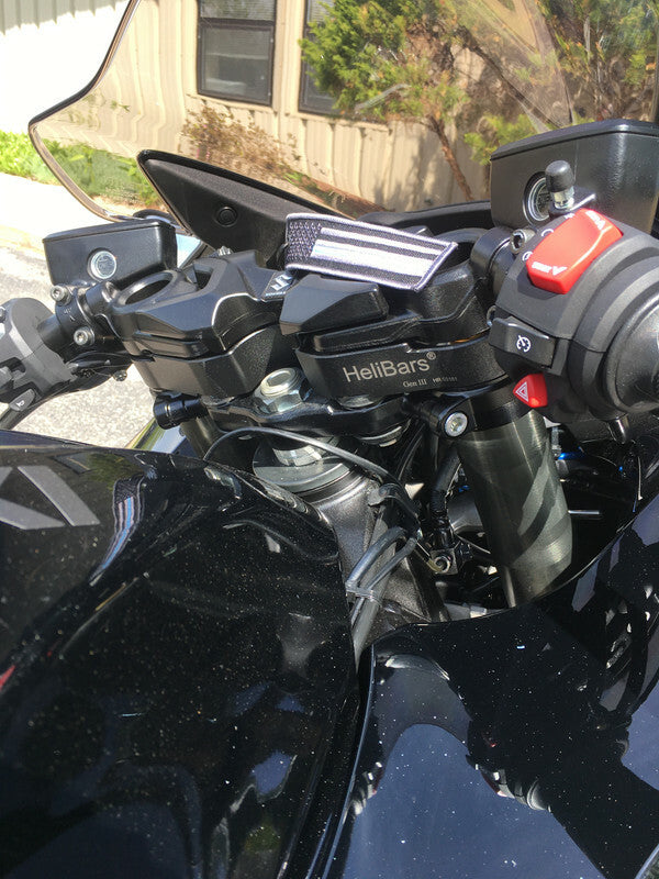 Load image into Gallery viewer, HANDLEBAR RISERS BLACK SUZ HR03161 image 4
