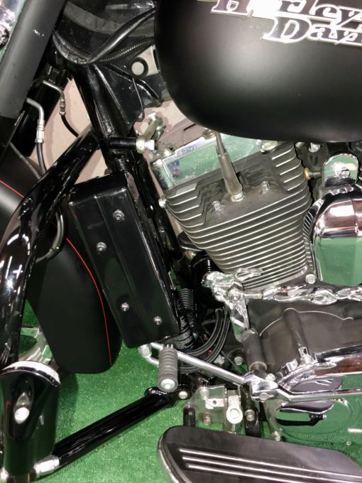 SIDE MOUNT OIL COOLER TC TOURING `09-16  GLOSS BLK SMT-2G image 4