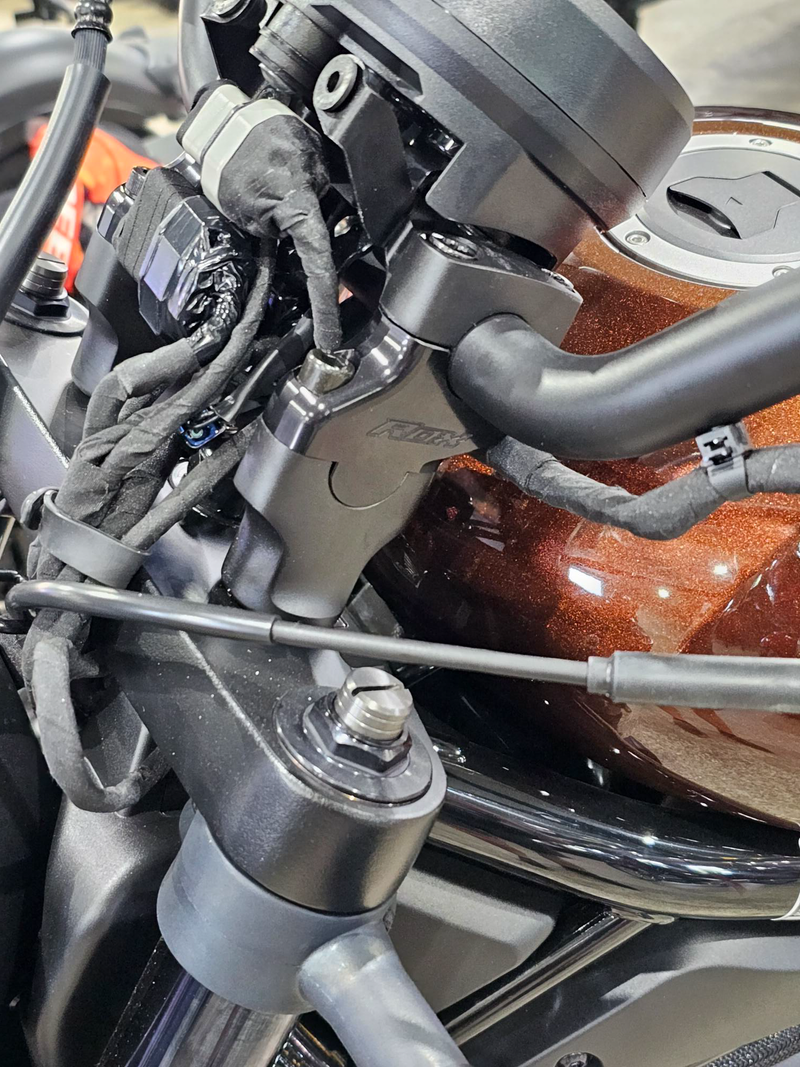 Load image into Gallery viewer, HANDLEBAR RISER 1.5 IN BLACK HON 3R-B20R-RBL image 3
