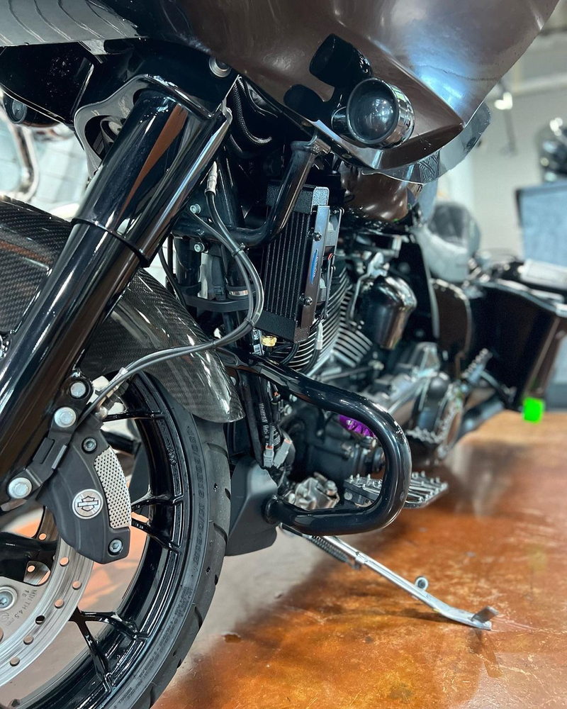 Load image into Gallery viewer, OIL COOLER M8 TOURING `17-23 (CHOPPED GUARD) SMT8-5N image 4
