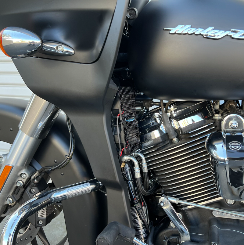 Load image into Gallery viewer, OIL COOLER M8 TOURING `17-23 (CHOPPED GUARD) SMT8-5N image 3
