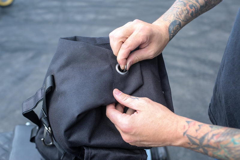Load image into Gallery viewer, SISSY BAR BAG BLACK B15-1013B image 11
