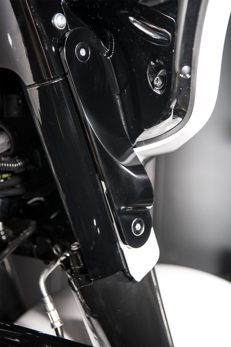 Load image into Gallery viewer, LED FRONT SIGNAL LIGHTS FLHX FLHT W/O SPOTLIGHTS BLK 909109B image 3
