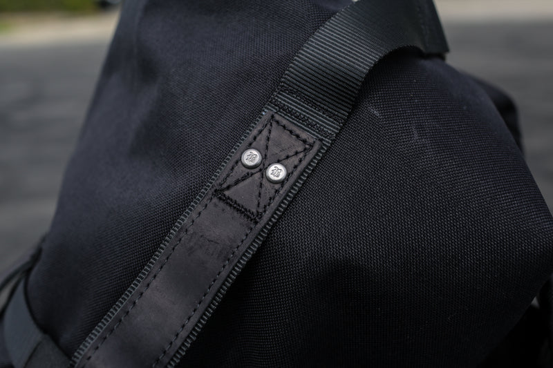 Load image into Gallery viewer, SISSY BAR BAG BLACK B15-1013B image 10
