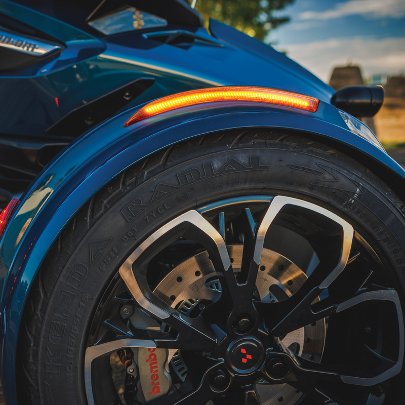 Load image into Gallery viewer, SLAYER FRONT FENDER LED LIGHT AMBER LENS CAN 41-187A image 4

