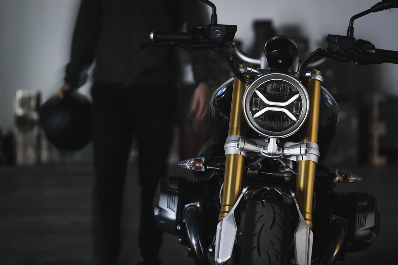 Load image into Gallery viewer, ZENITH LED 7 INCH HEADLIGHT GA030000 image 4
