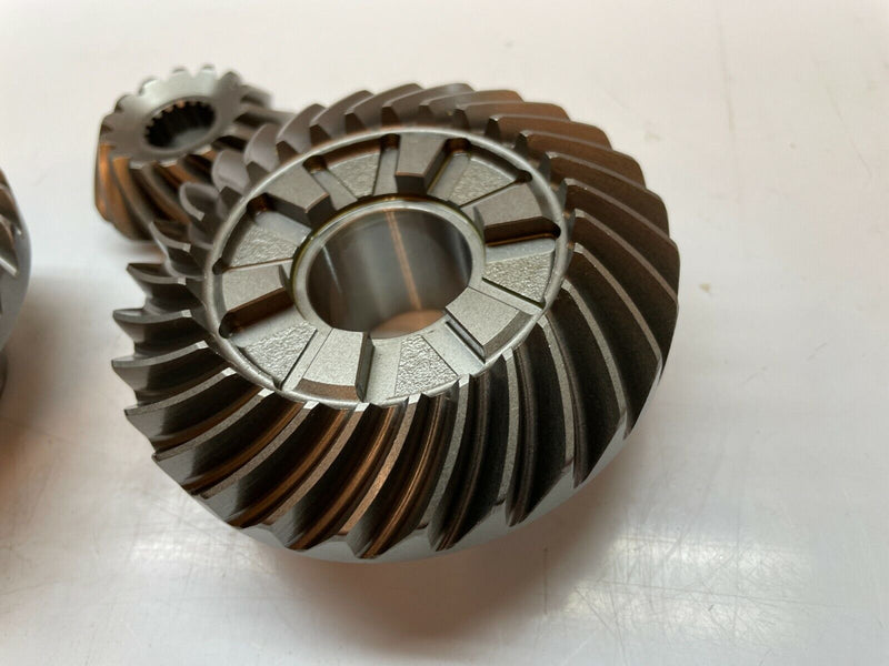 Load image into Gallery viewer, 2004 Yamaha 150 HP 2 Stroke Pinion FWD RV Gear Set 2:1 Standard Rotation
