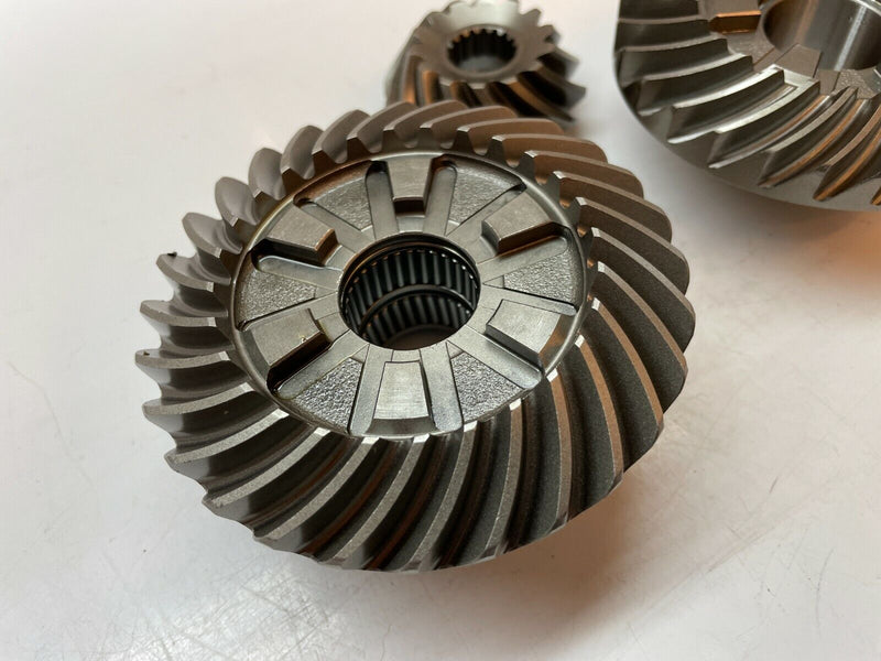 Load image into Gallery viewer, 1998 Yamaha 200 HP 2 Stroke Pinion FWD RV Gear Set 2:1 Standard Rotation
