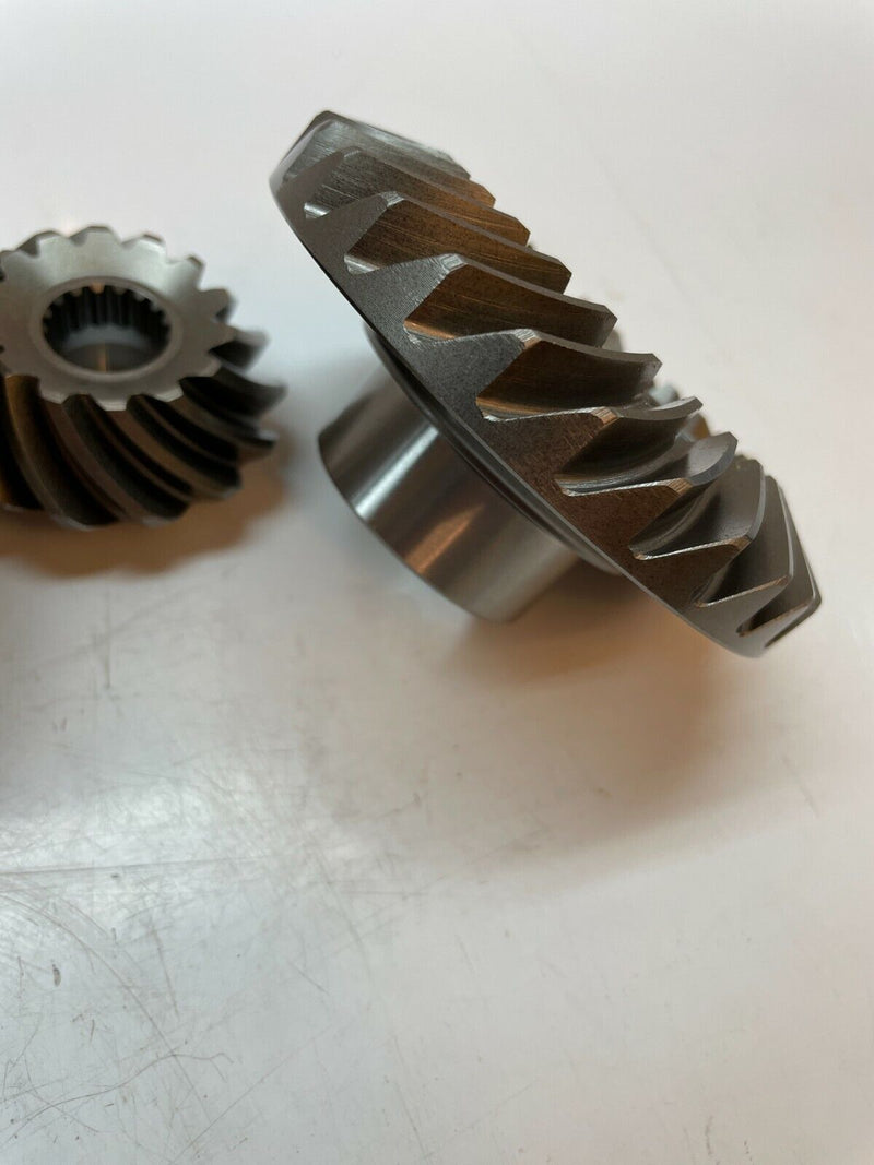 Load image into Gallery viewer, 2006-UP Yamaha 150 HP 2 Stroke Pinion FWD RV Gear Set 2:1 Standard Rotation
