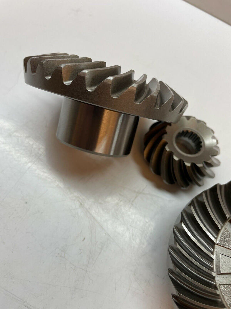 Load image into Gallery viewer, 2006-UP Yamaha 150 HP 2 Stroke Pinion FWD RV Gear Set 2:1 Standard Rotation
